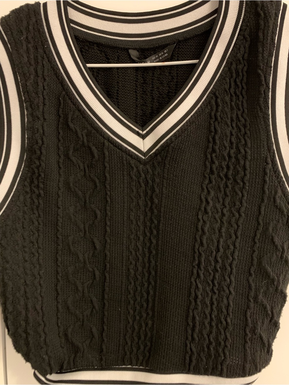 Cable-Knit Vest - Picture 2 of 3